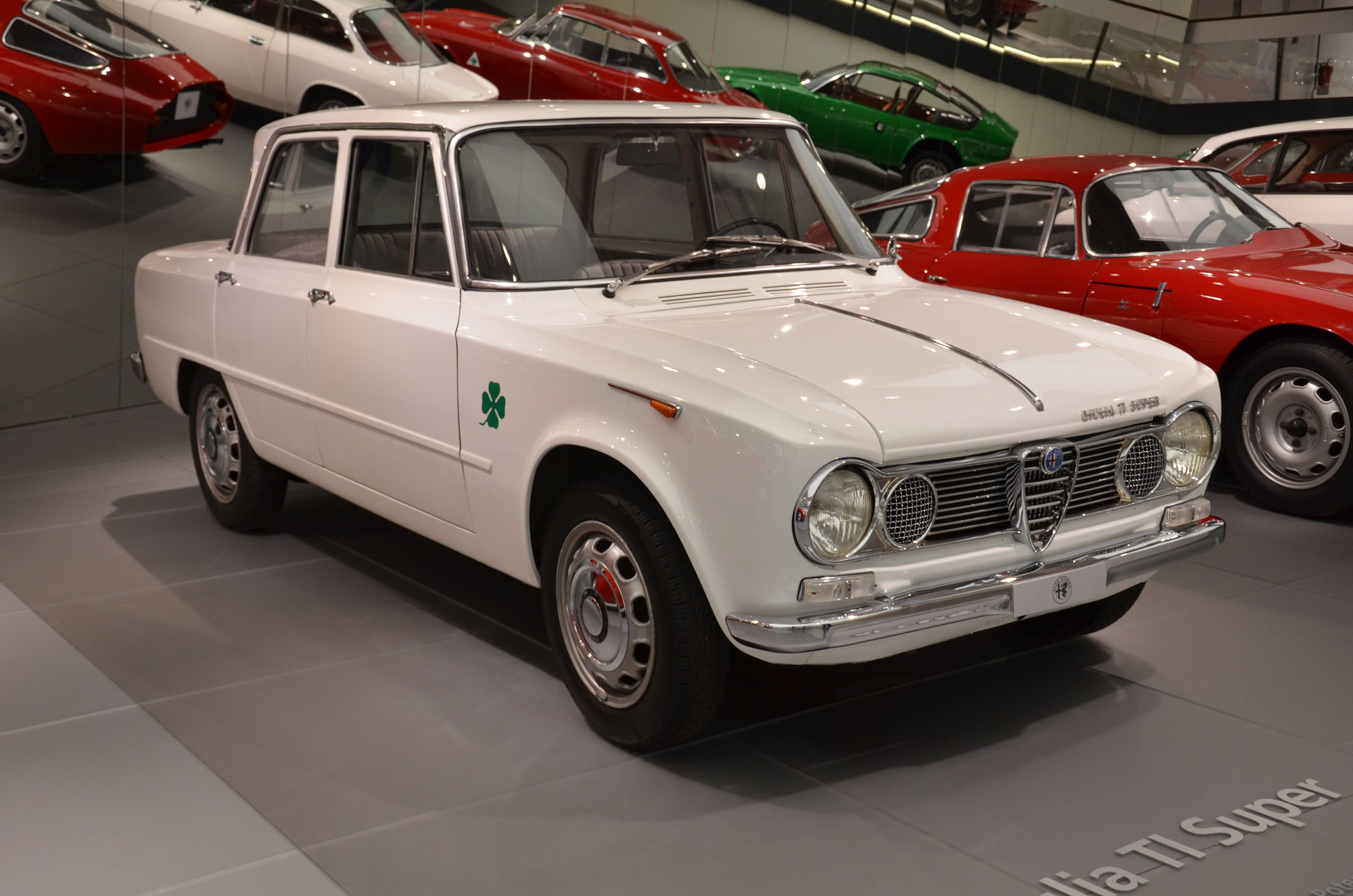 Alfa Romeo Giulia I (105) 1962 - 1978 Sedan #4