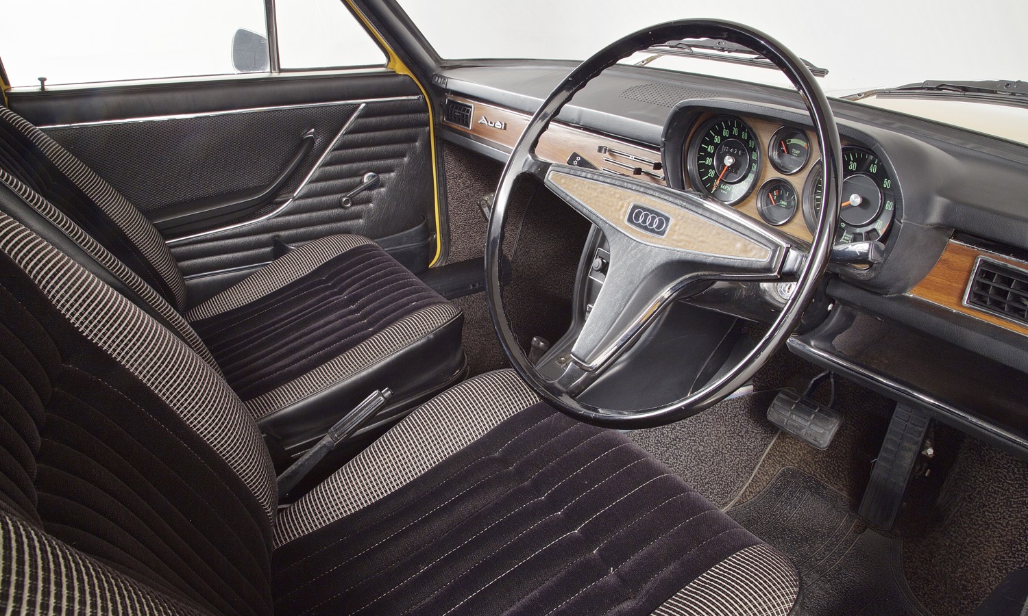 Audi 100 I (C1) 1968 - 1976 Sedan #7