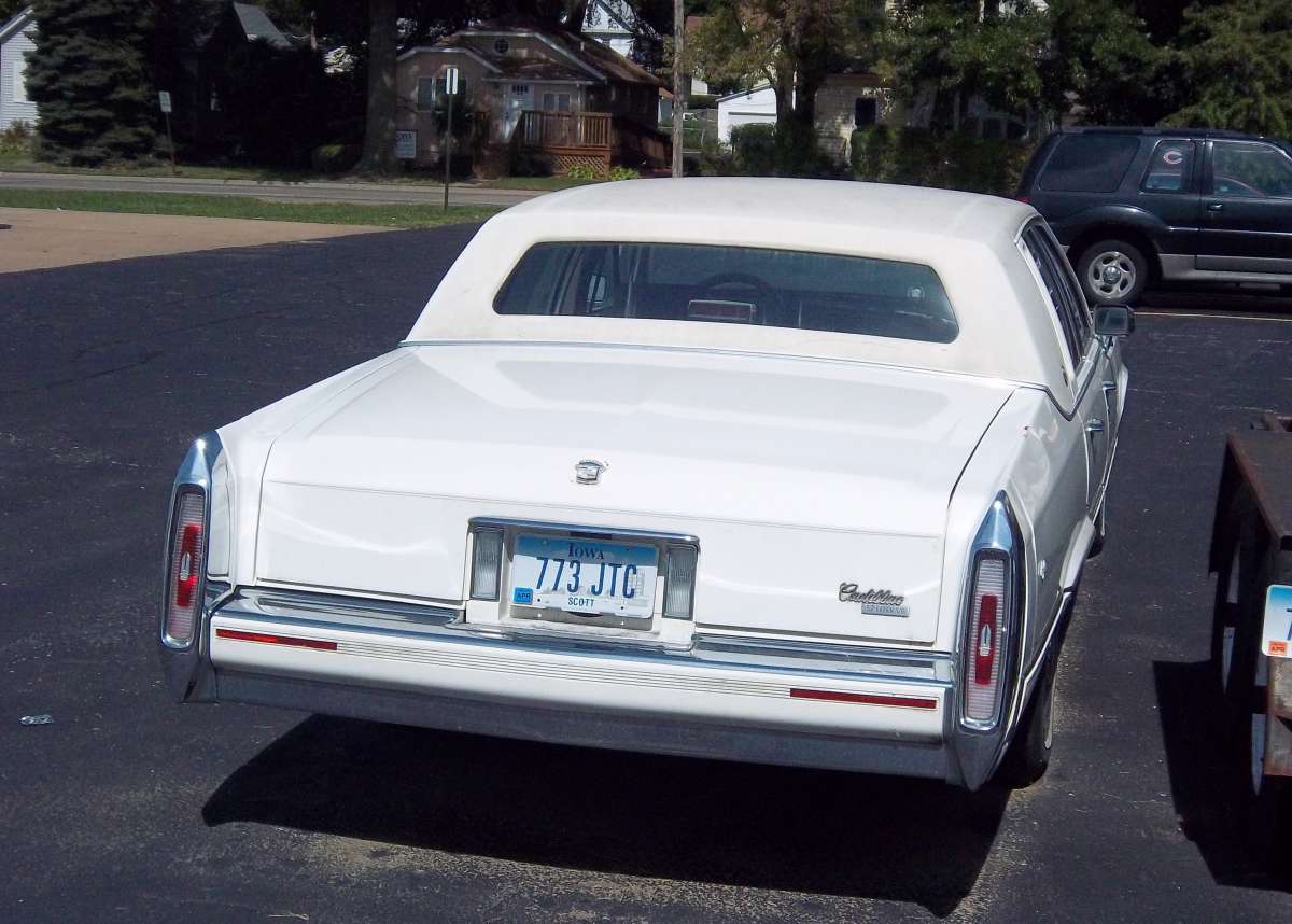 Cadillac Fleetwood I 1985 - 1992 Sedan #1