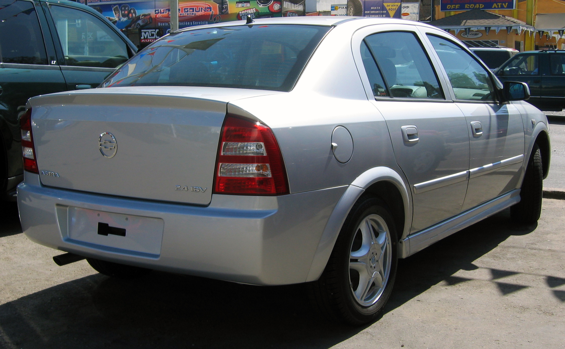 Chevrolet Astra 1998 - 2011 Sedan #2