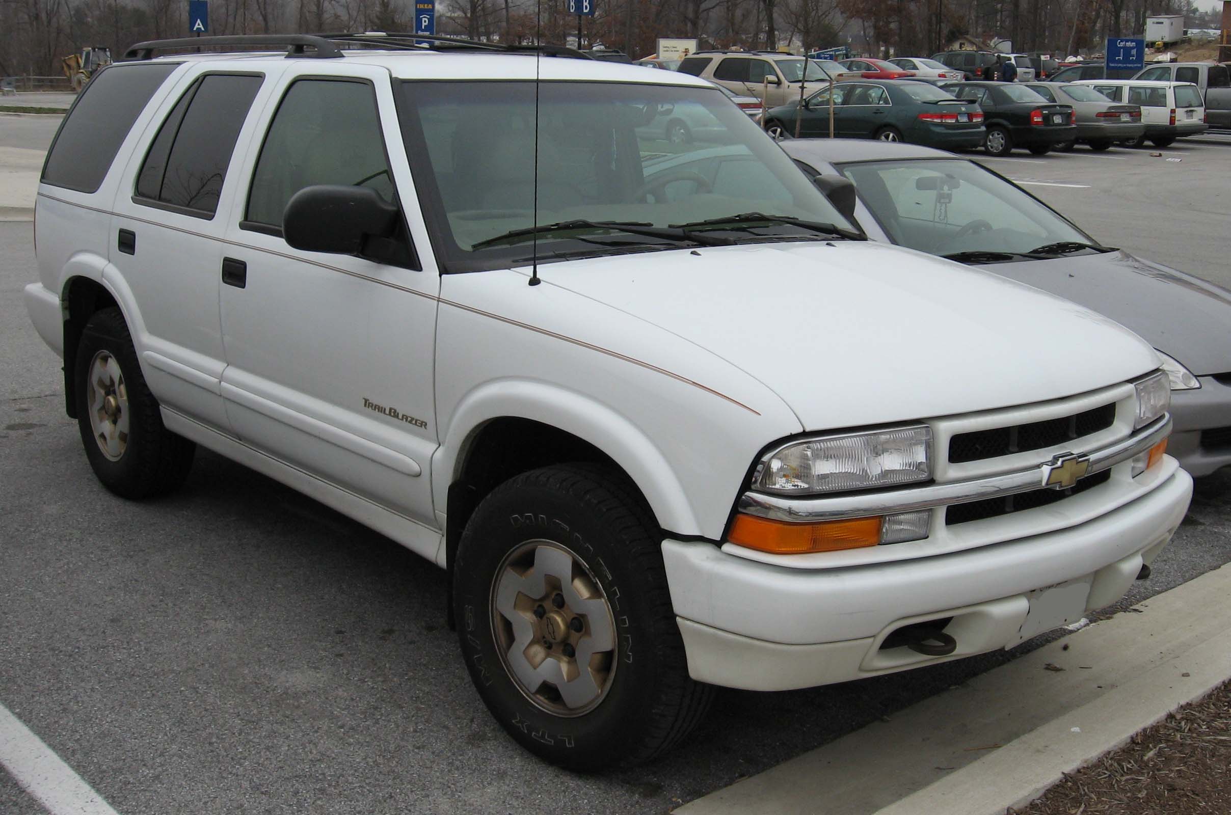 Chevrolet Blazer II 1995 - 1997 SUV 3 door #2