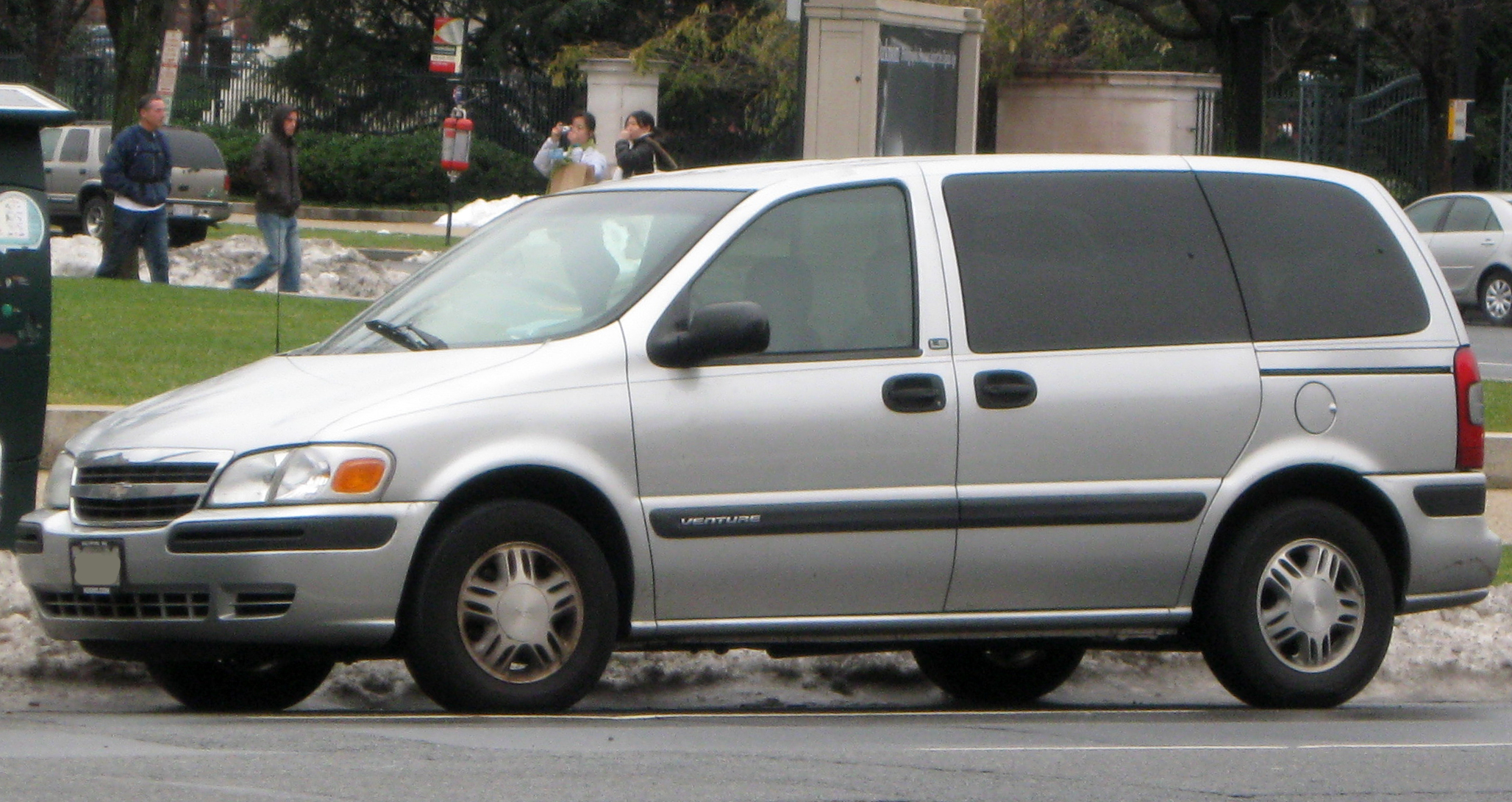 Chevrolet Venture 1996 - 2005 Compact MPV #1