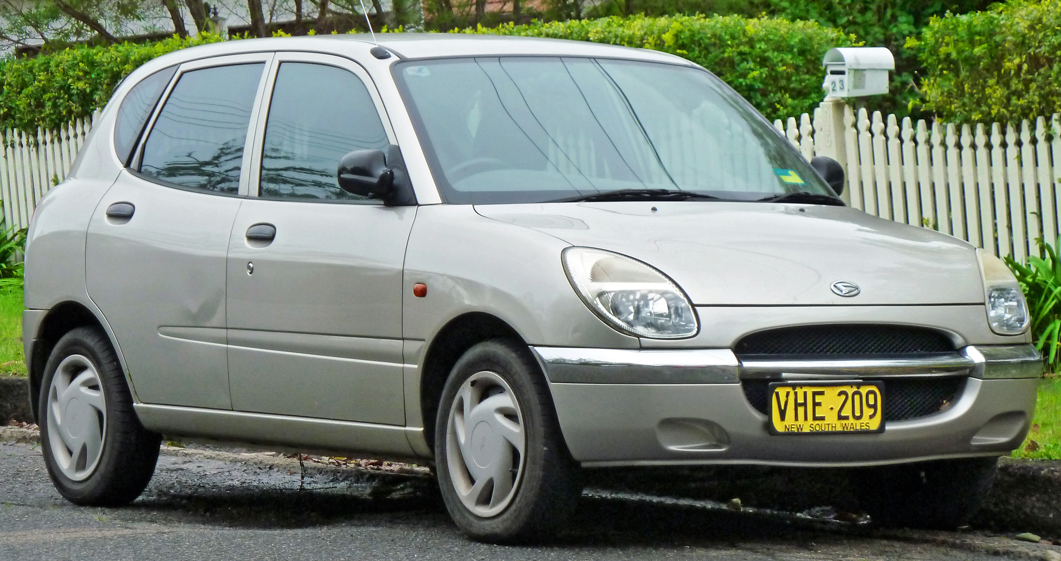 Daihatsu Sirion I (M1) 1998 - 2004 Hatchback 5 door #5