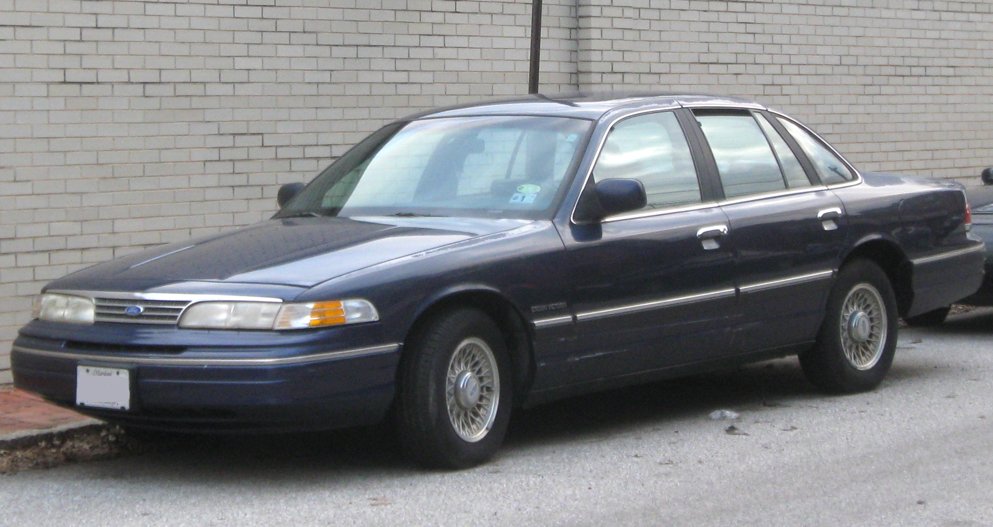 Ford Crown Victoria I 1992 - 1997 Sedan #7