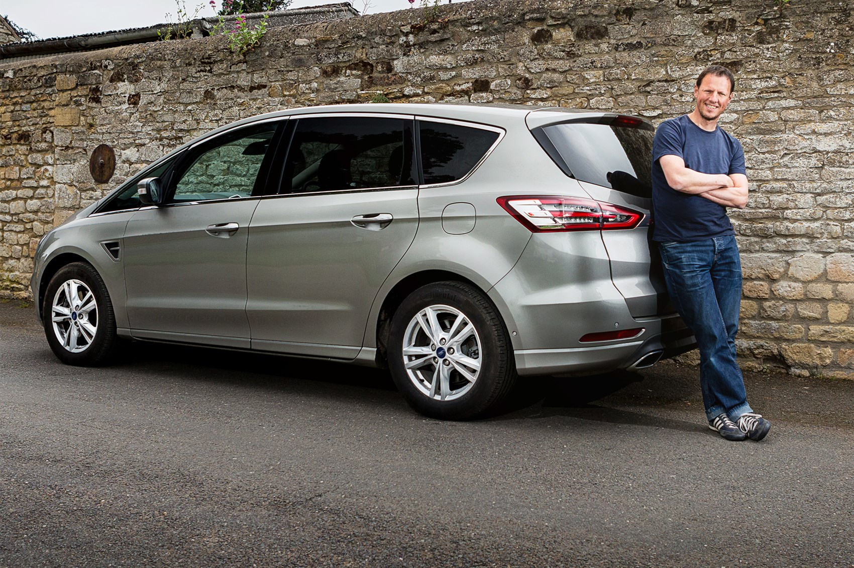 Ford S-MAX 2015 - Minivan OUTSTANDING CARS