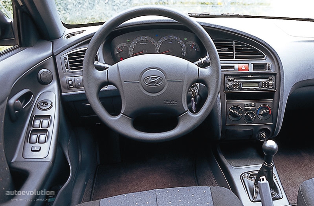 Hyundai Elantra III (XD) 2000 - 2003 Hatchback 5 door #5
