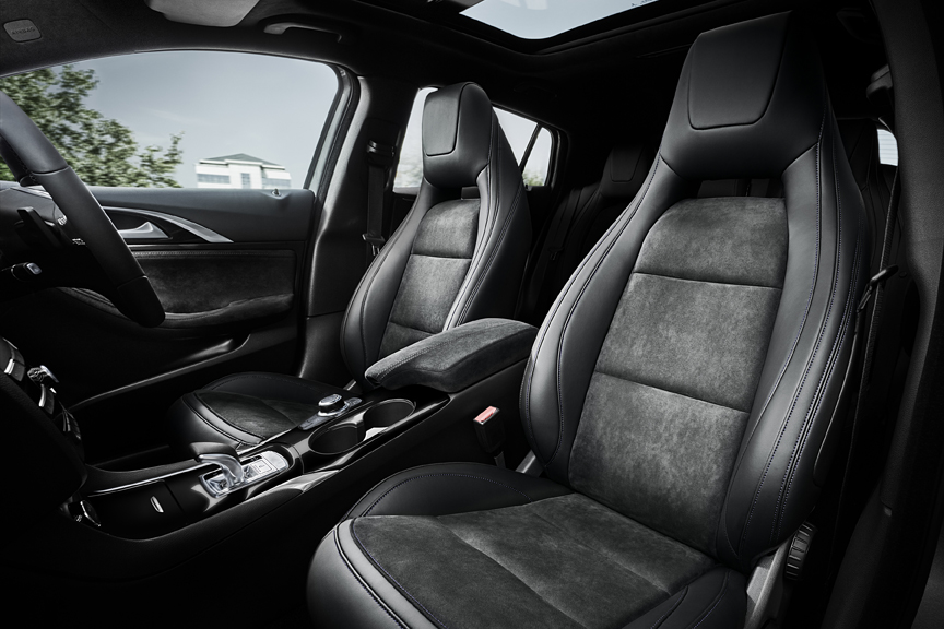 Infiniti Q30 2015 - now Hatchback 5 door #8