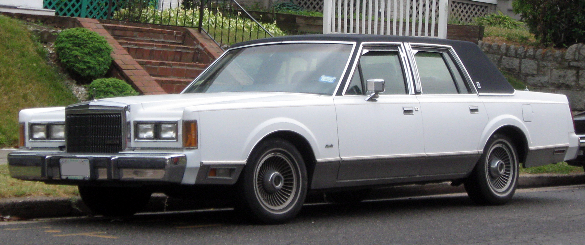 Lincoln Town Car I 1980 - 1989 Sedan #4