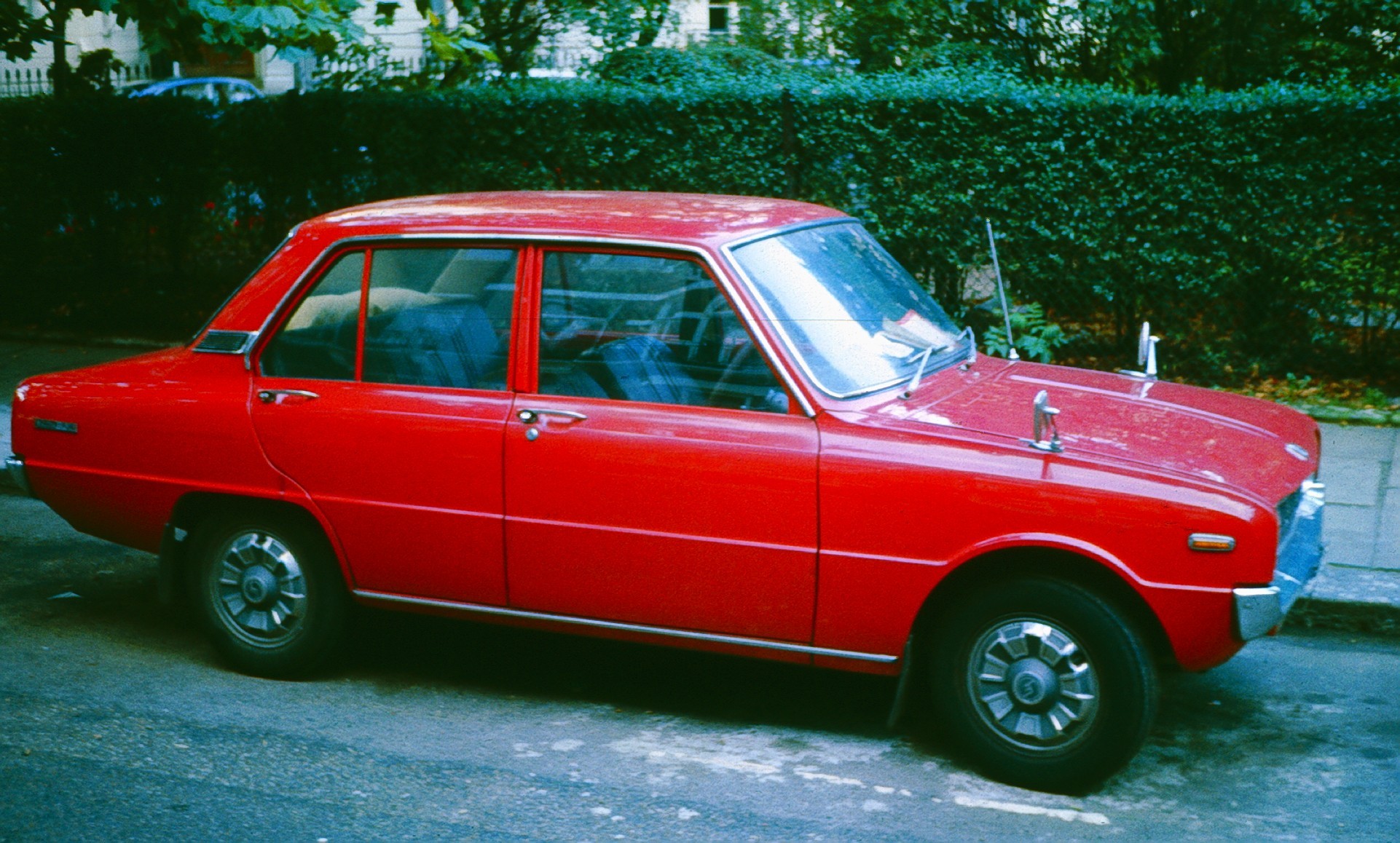 Mazda 1000 1967 - 1977 Sedan #3