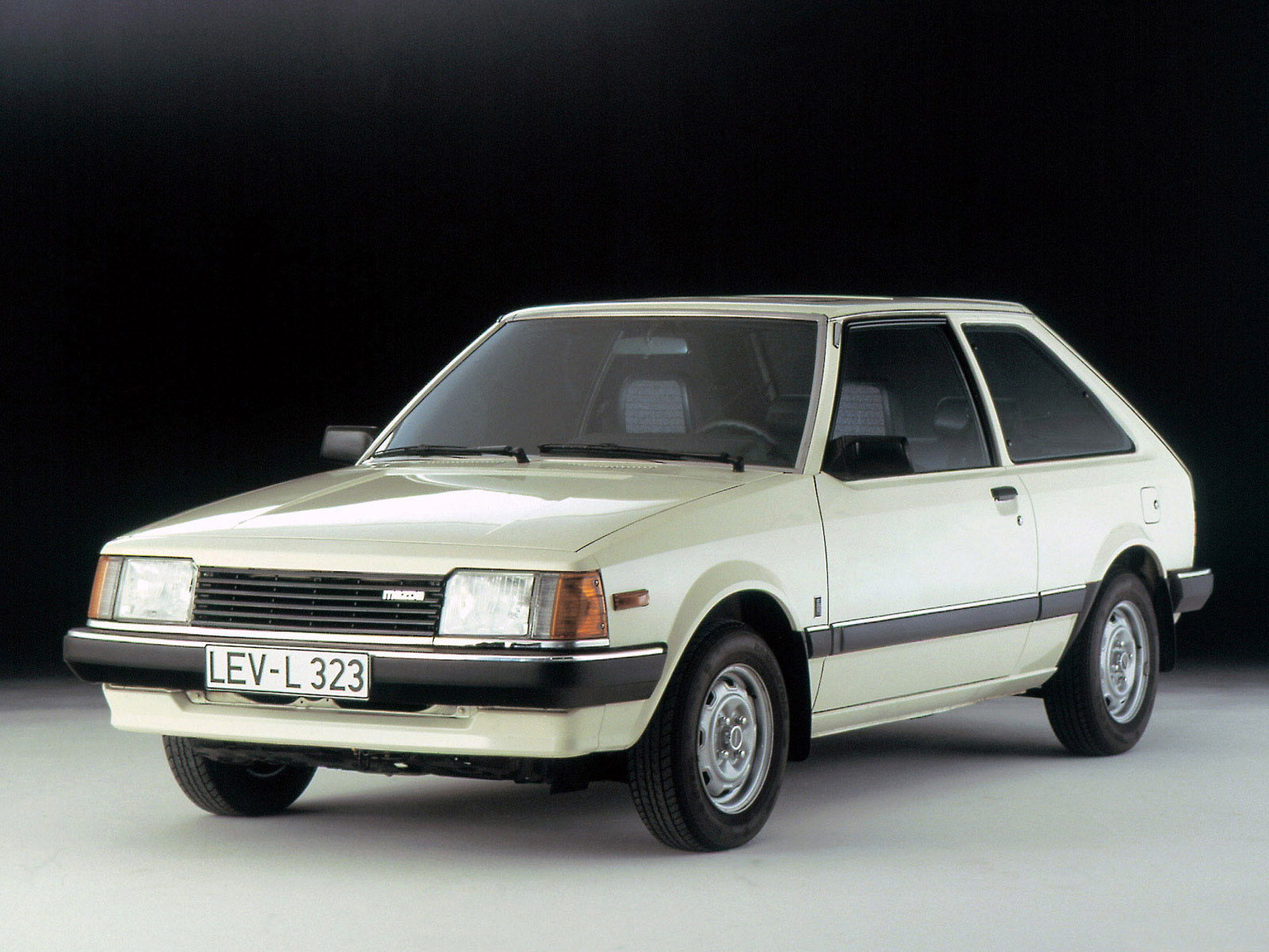 Mazda 323 II (BD) 1980 - 1985 Sedan #4