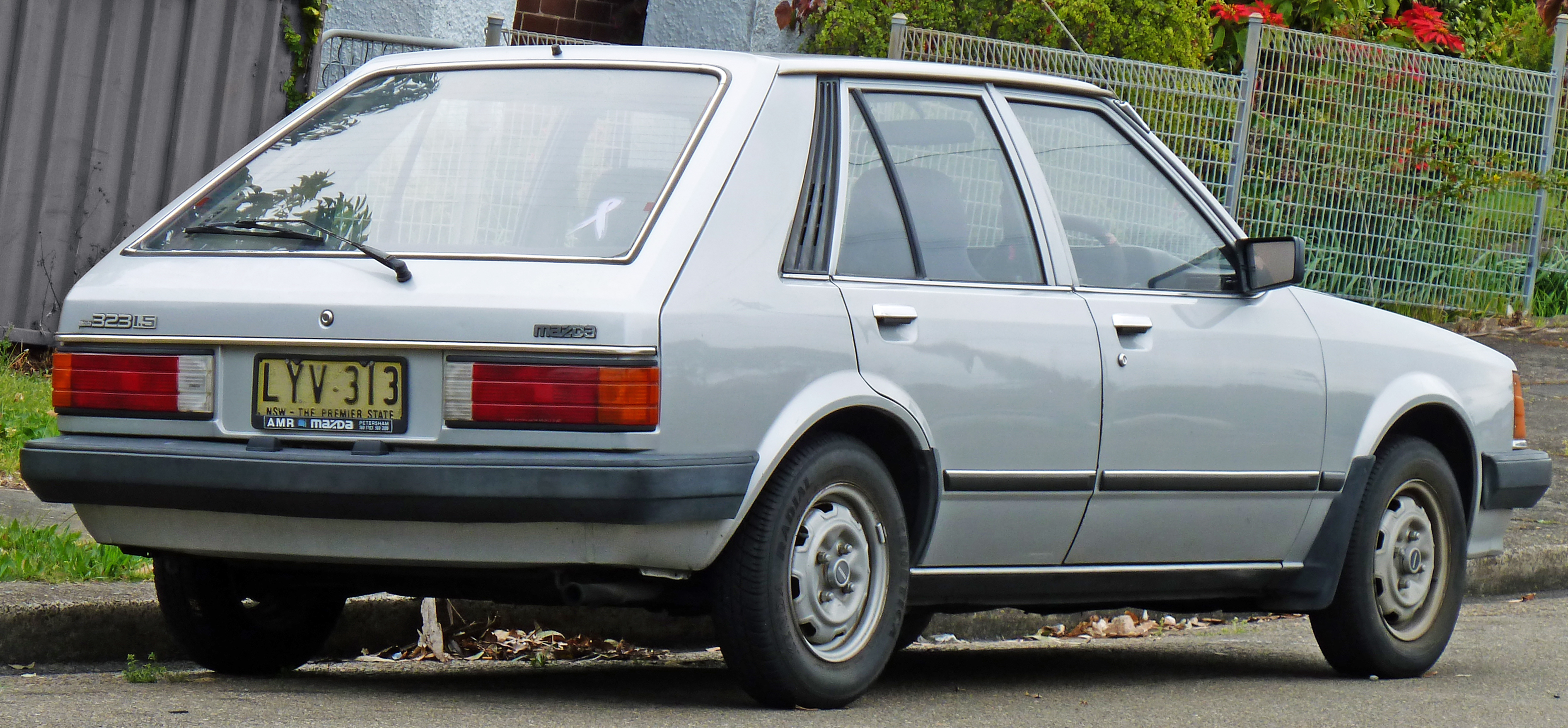 Mazda 323 II (BD) 1980 - 1985 Sedan #1