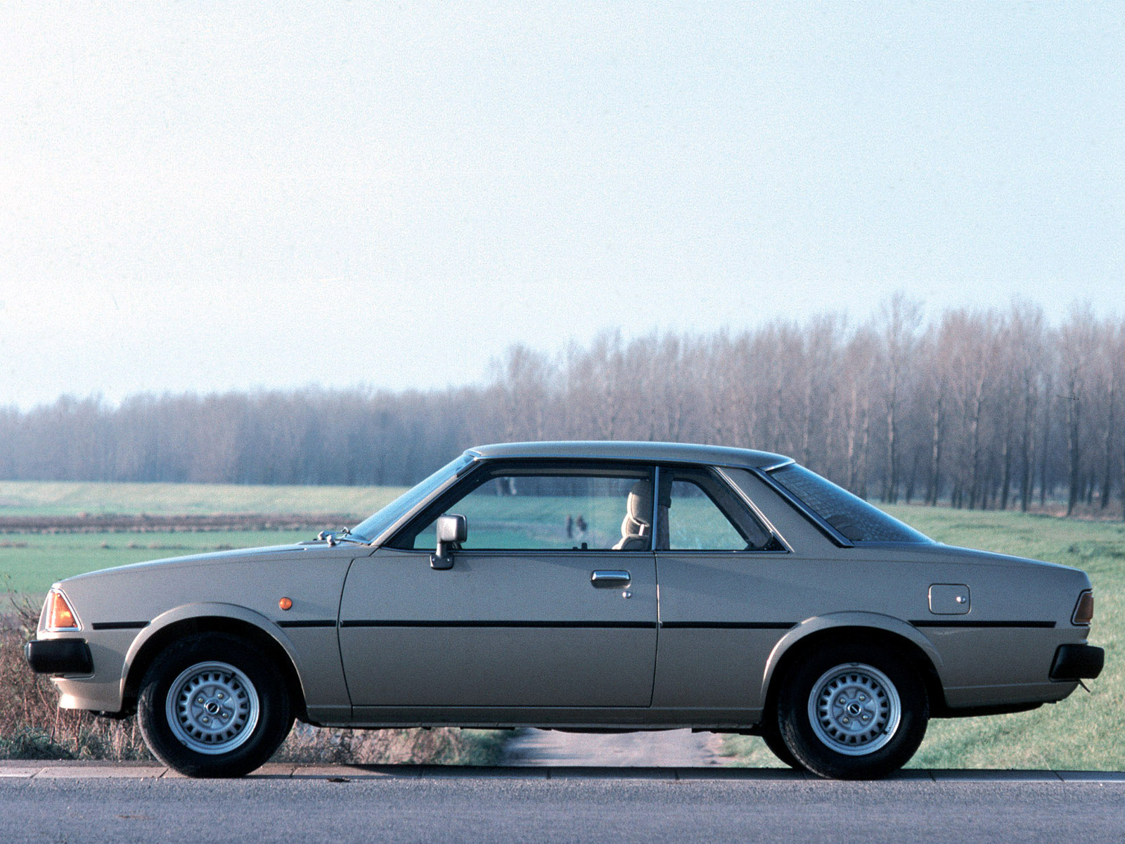 Mazda 626 I (CB) 1978 - 1982 Sedan #7