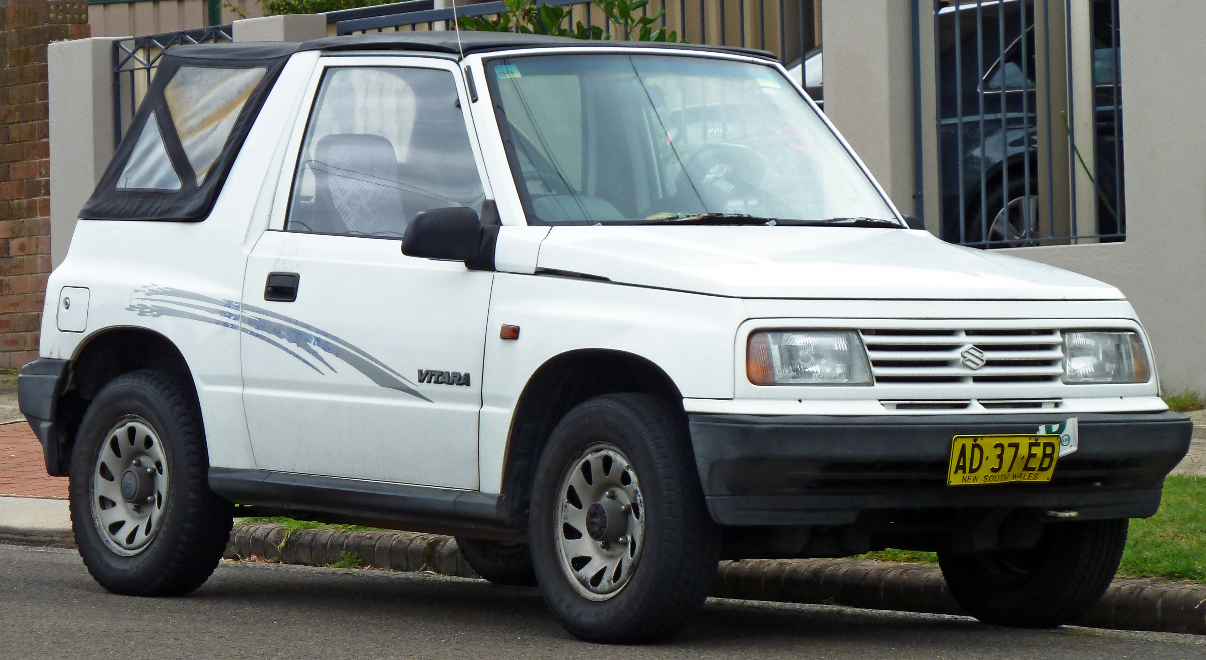Suzuki Escudo II 1997 - 2005 SUV 3 door #2