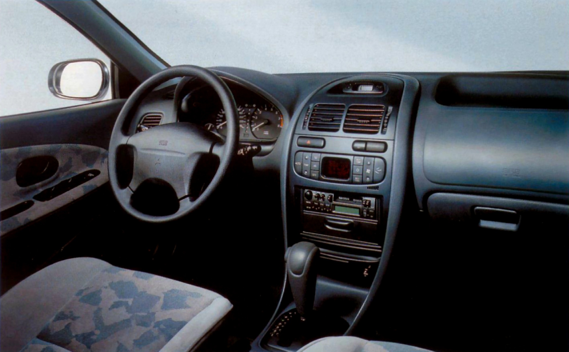 Mitsubishi Carisma I 1995 - 1999 Hatchback 5 door #2