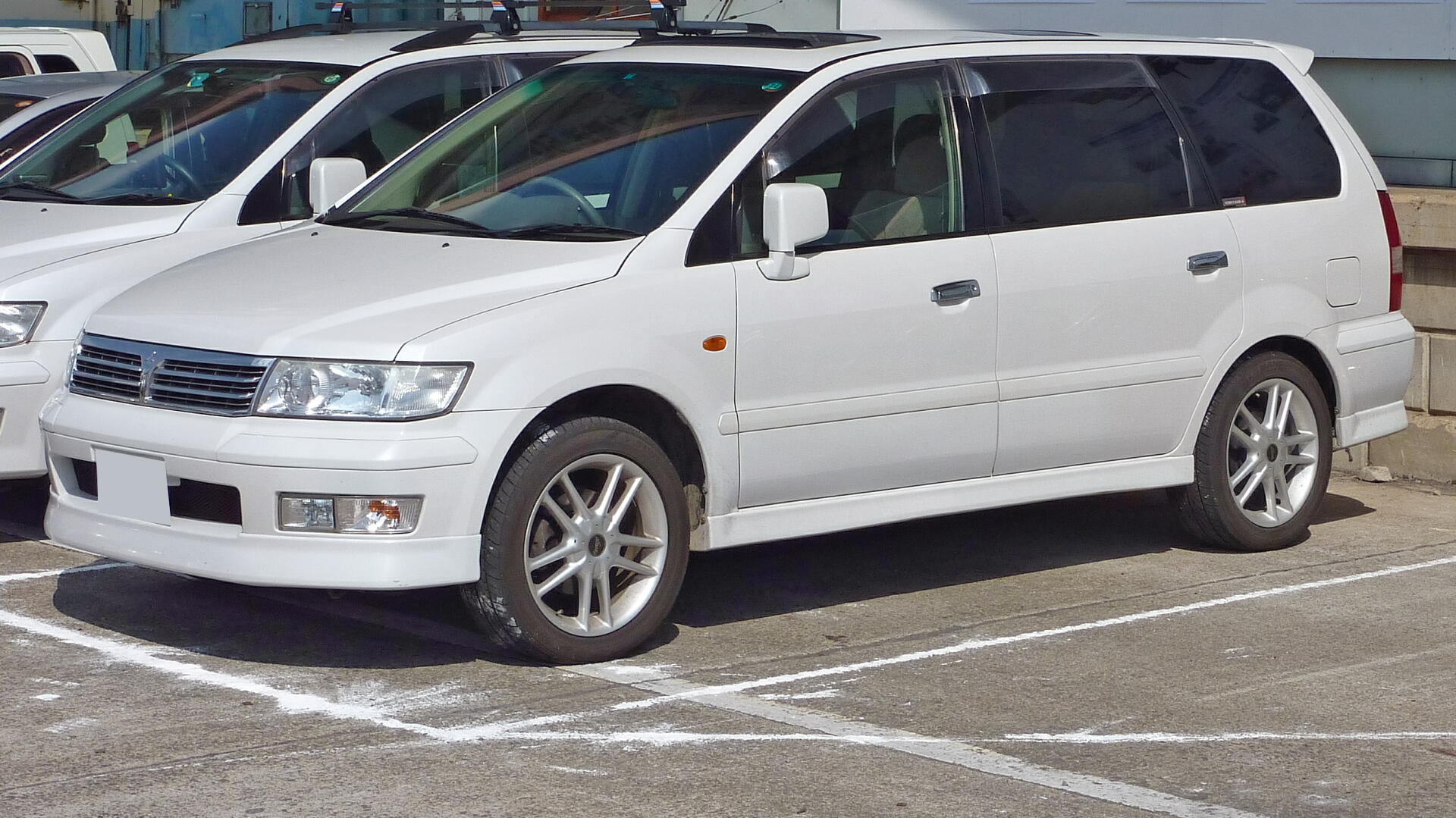 Mitsubishi Chariot III 1997 - 2003 Compact MPV #5