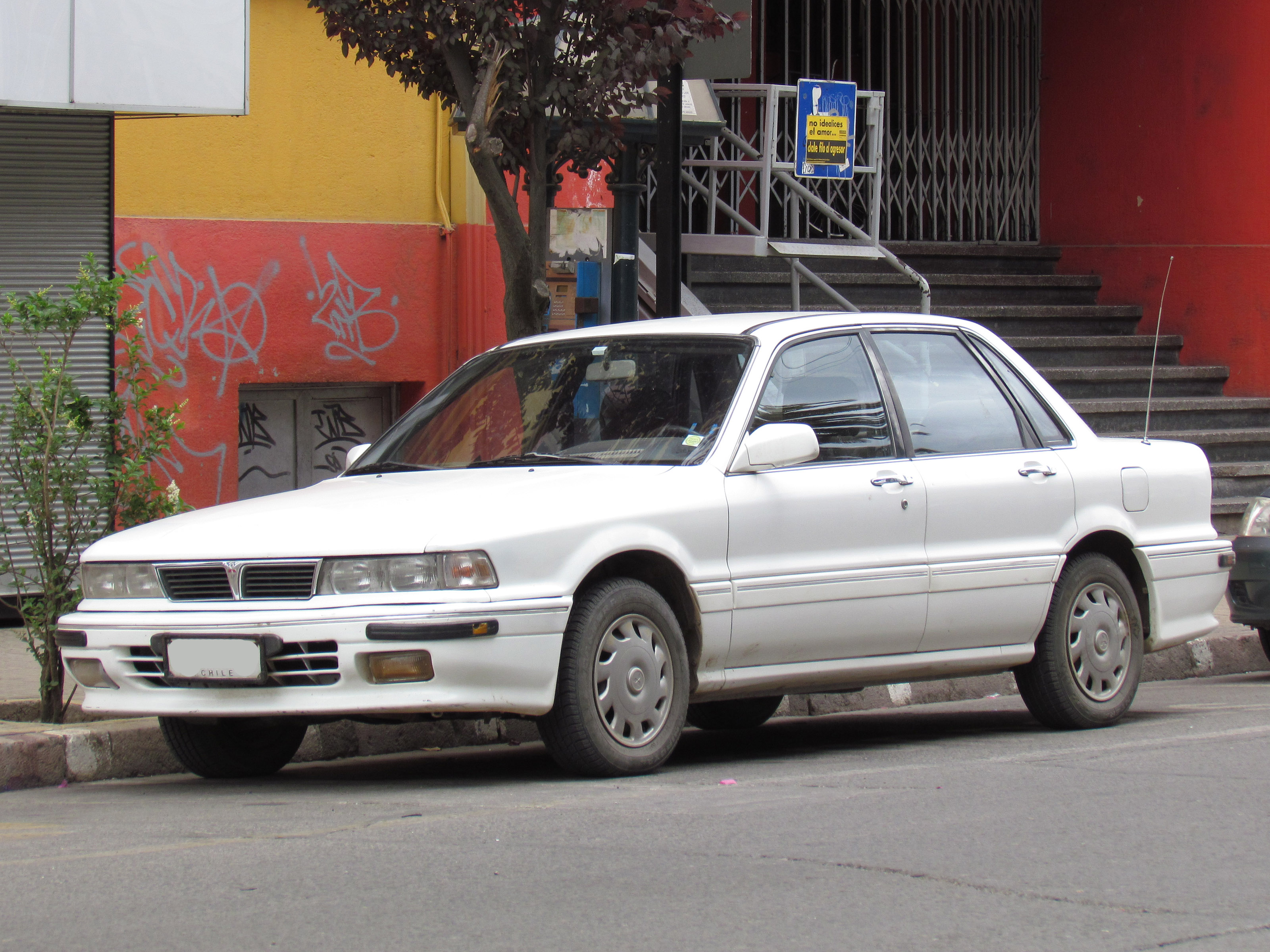 Mitsubishi Eterna VI 1988 - 1992 Sedan-Hardtop #1