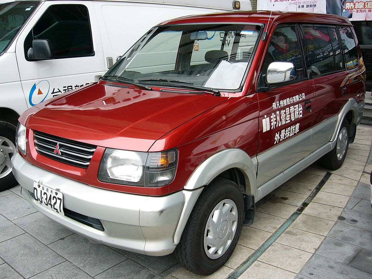 Mitsubishi Freeca I 1997 - 2009 Minivan #6
