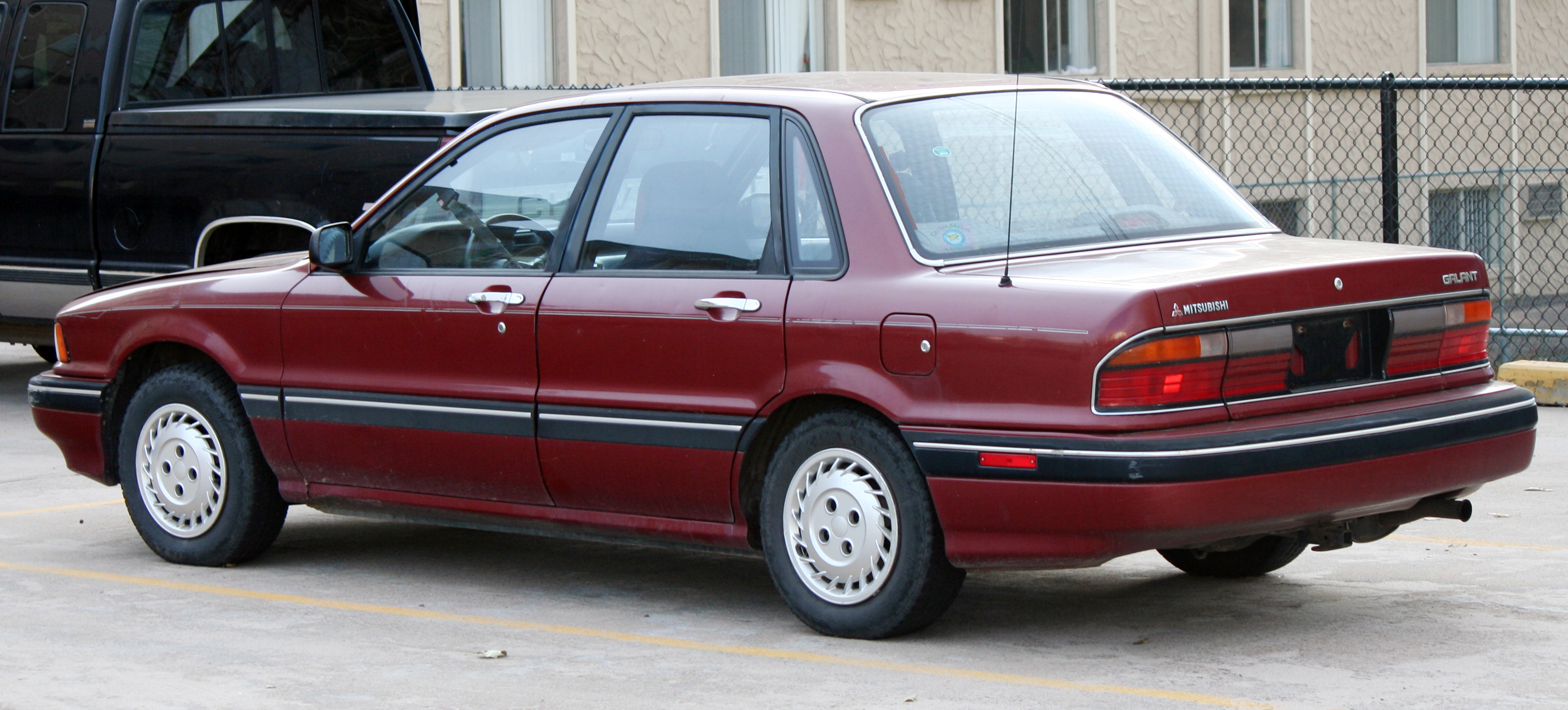 Mitsubishi Galant V 1983 - 1990 Sedan #3