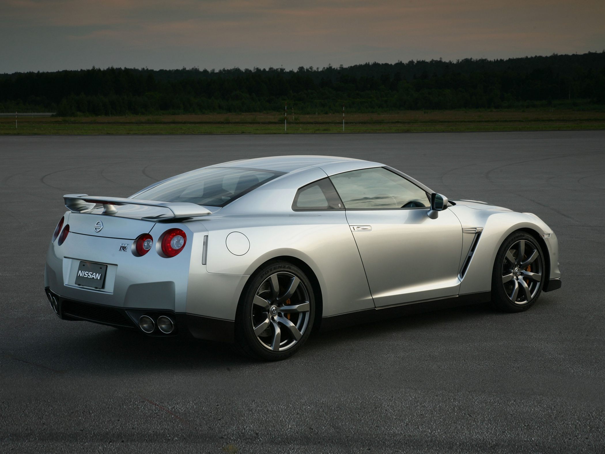 Nissan GT-R I 2007 - 2010 Coupe #2