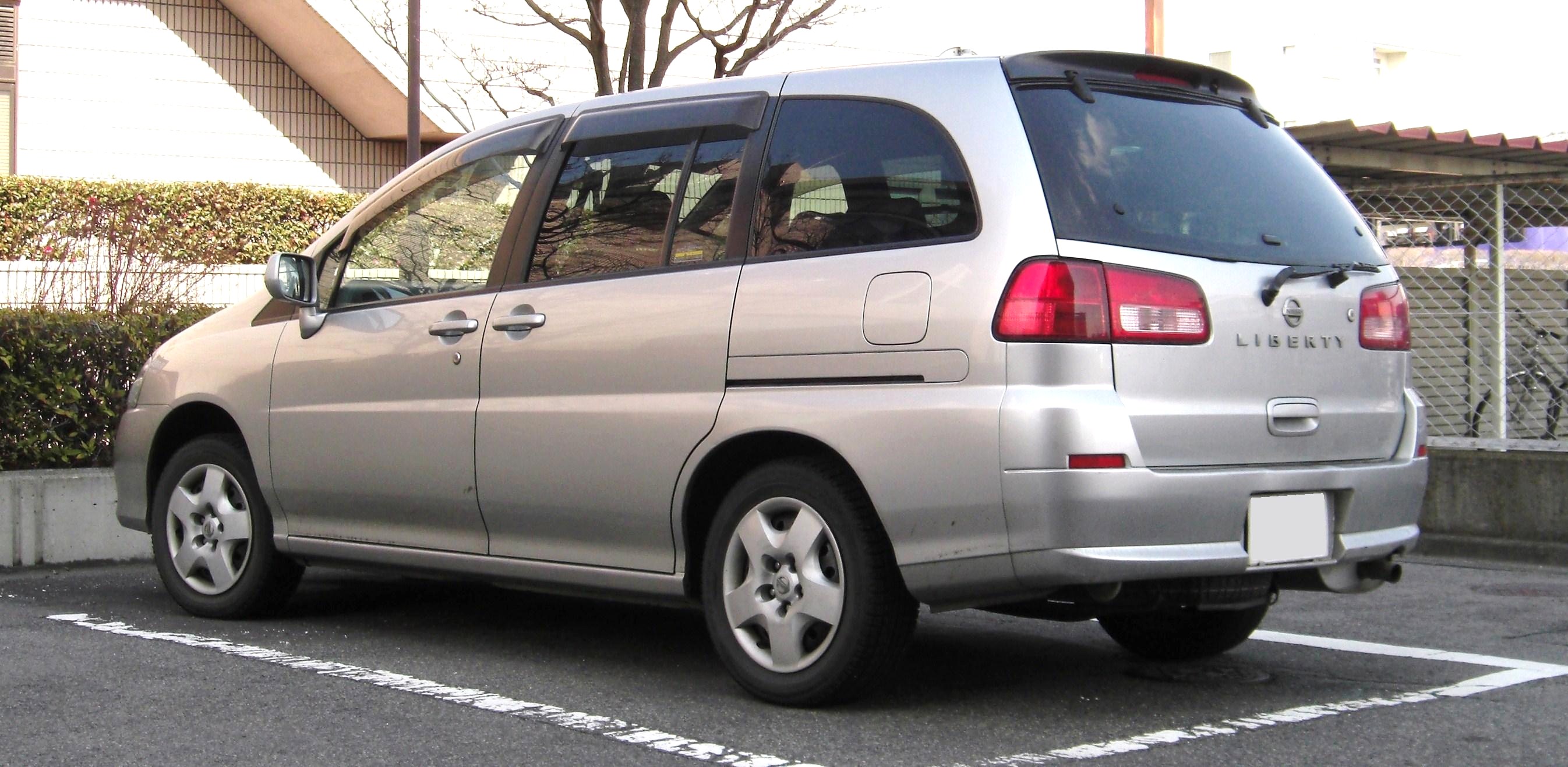 Nissan Prairie III (M12) 1998 - 2004 Compact MPV #1