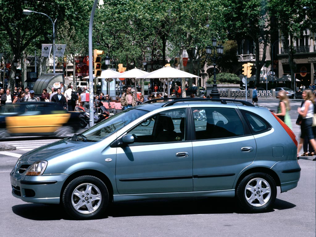 Nissan Tino 1998 - 2003 Compact MPV #7