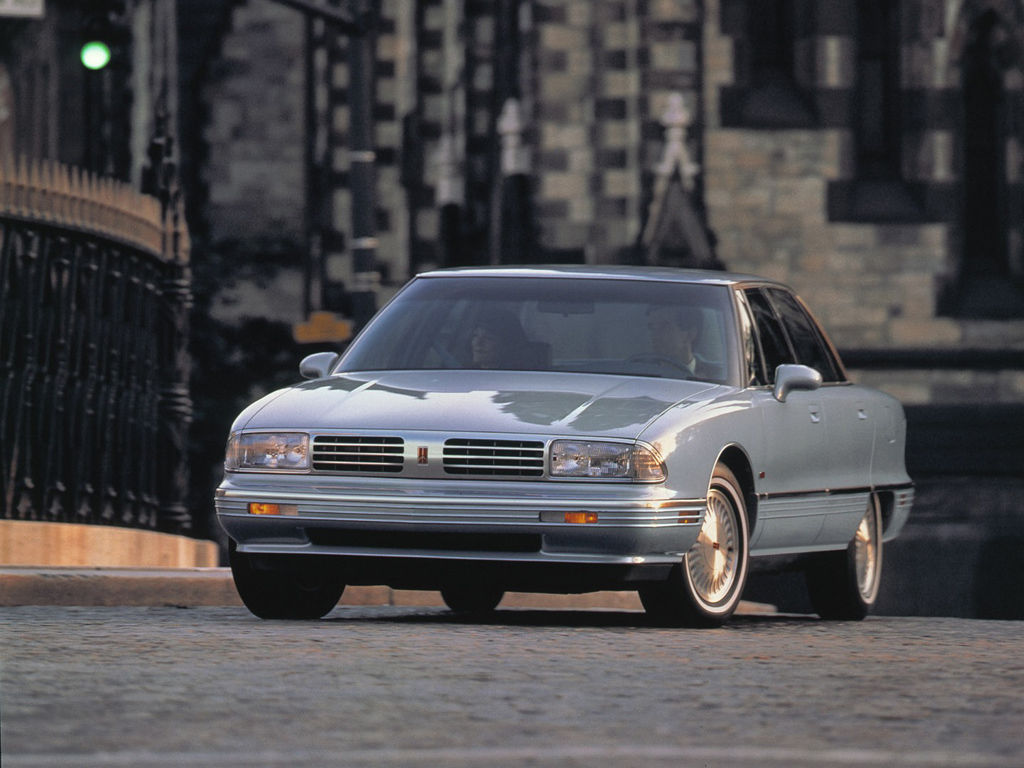 Oldsmobile Ninety-Eight XI 1991 - 1996 Sedan #3