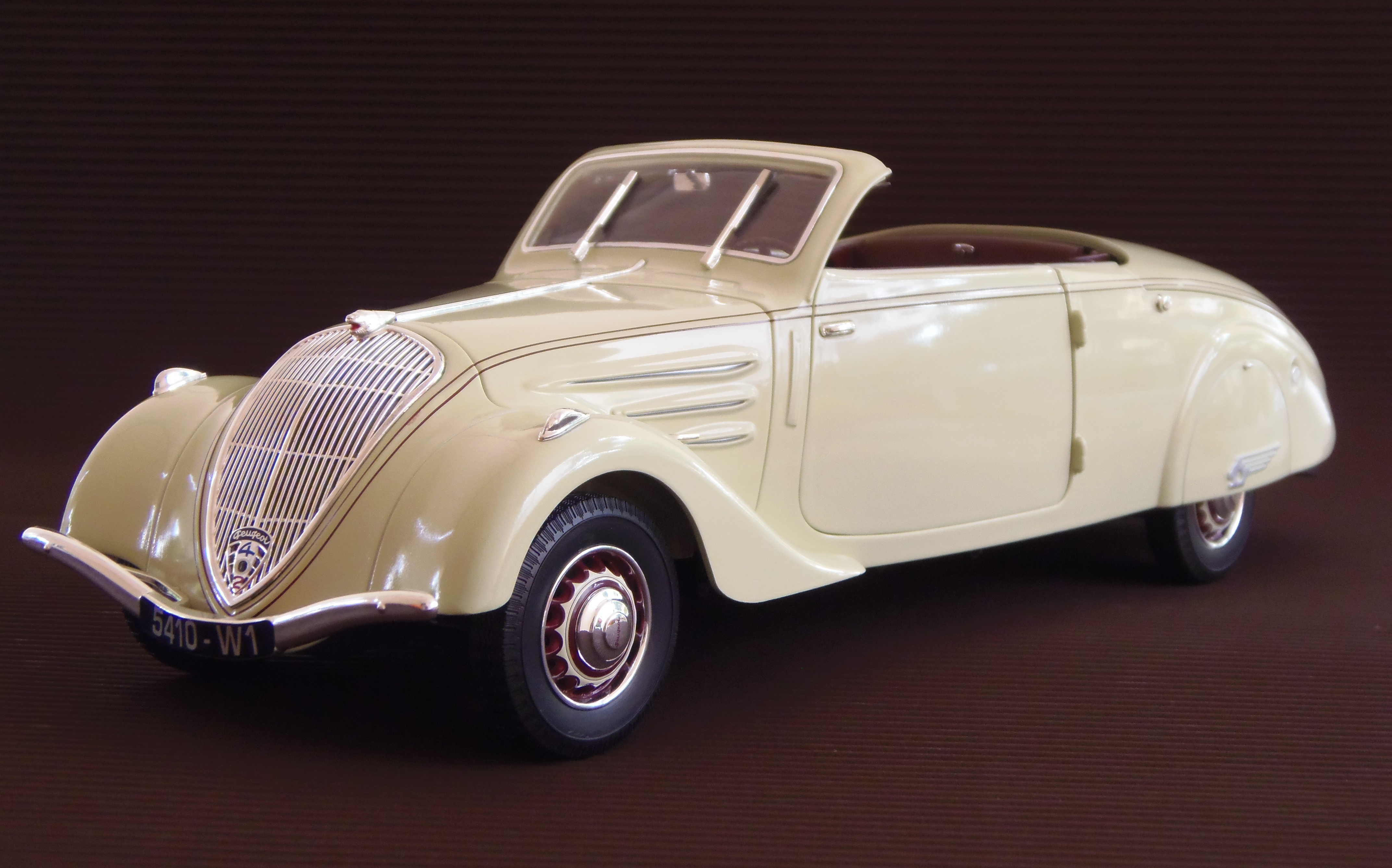 Peugeot 402 1935 - 1942 Sedan #1