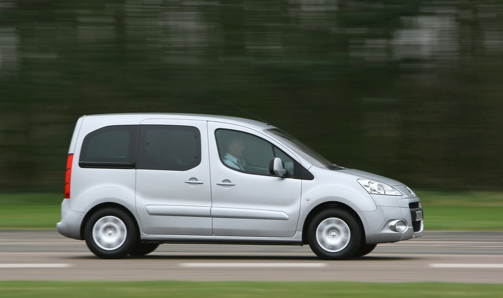 Peugeot Partner II 2008 - 2012 Compact MPV #2