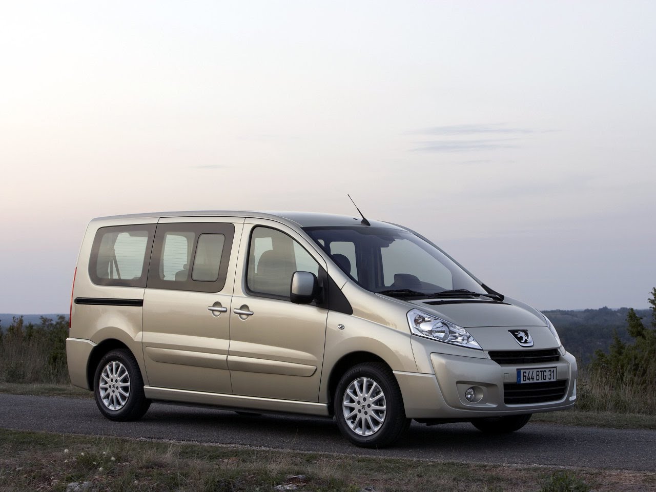 Peugeot Expert II 2007 - 2012 Minivan #7