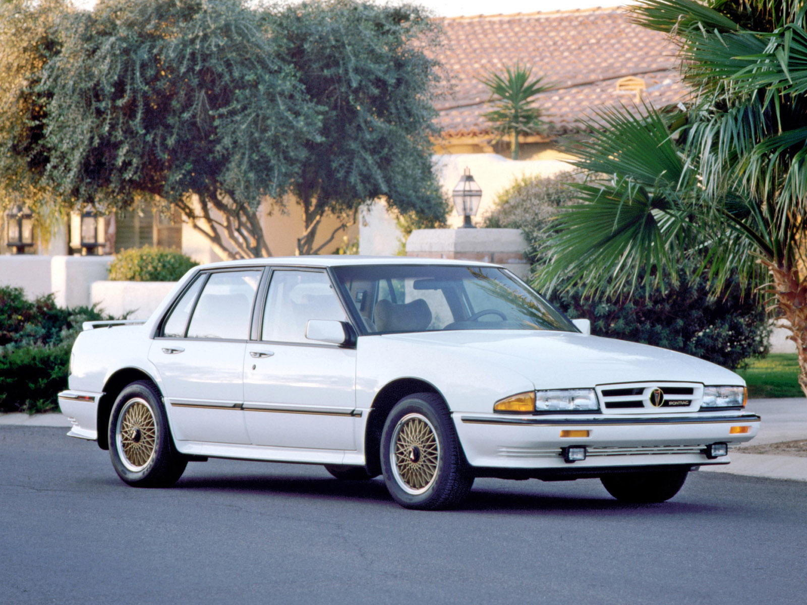 Pontiac Bonneville VIII 1987 - 1991 Sedan #4