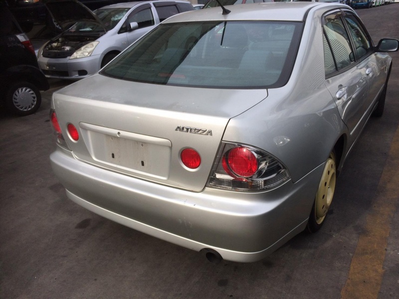 Toyota Altezza 1998 - 2005 Sedan #2