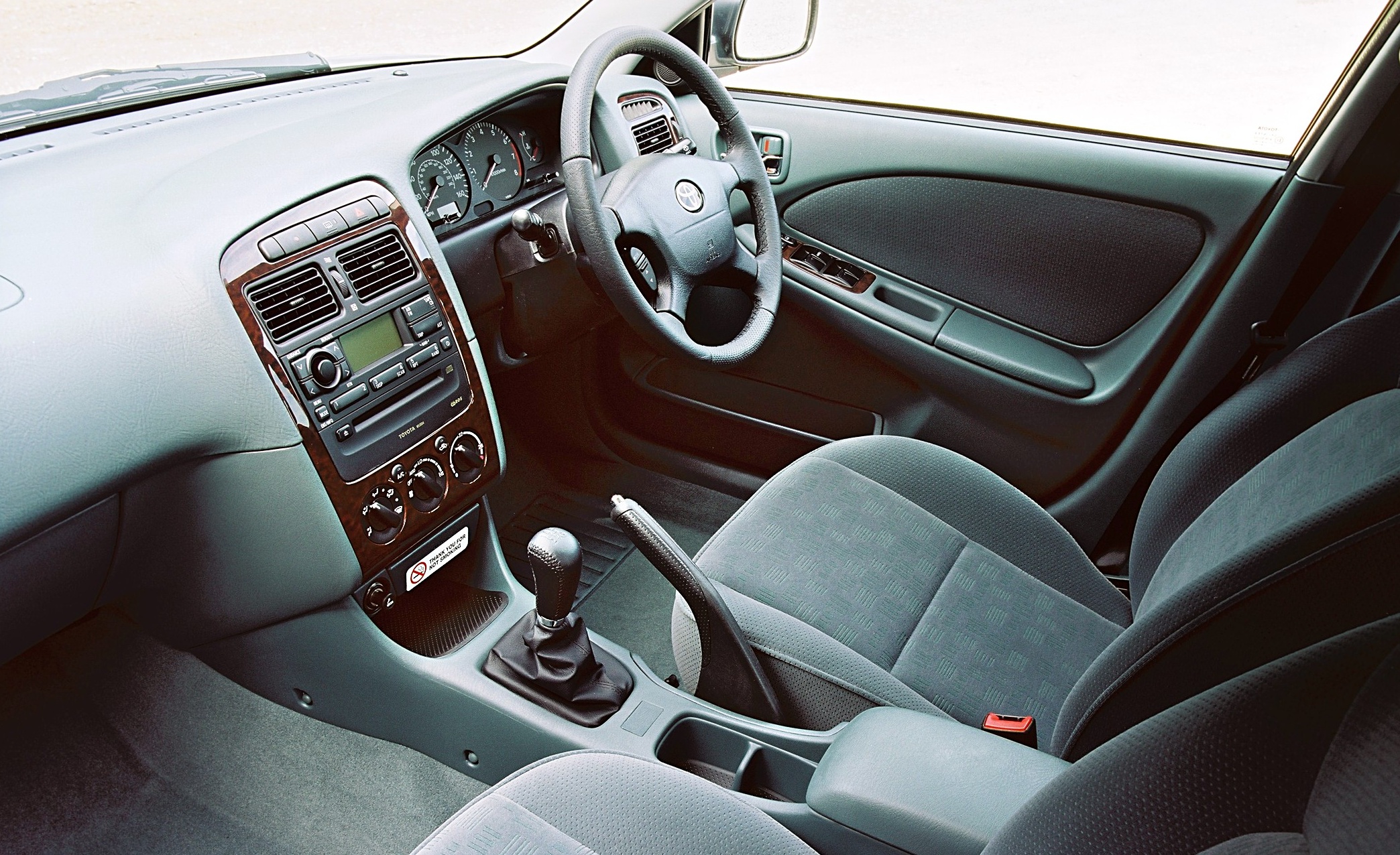 Toyota Avensis I 1997 - 2000 Hatchback 5 door #2