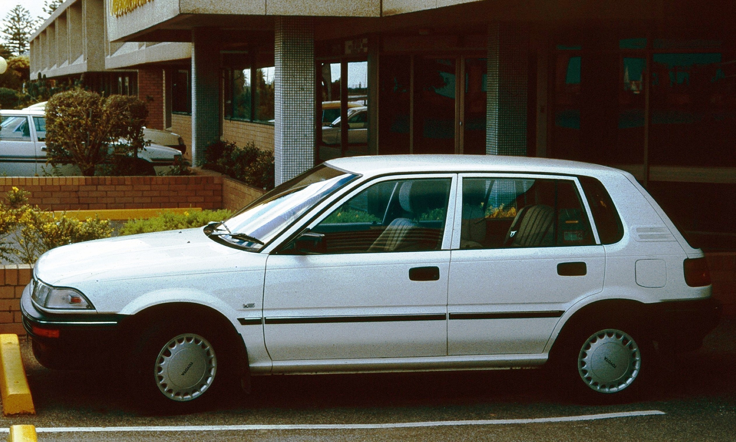 Toyota Corolla VI (E90) 1987 - 1991 Hatchback 3 door #3