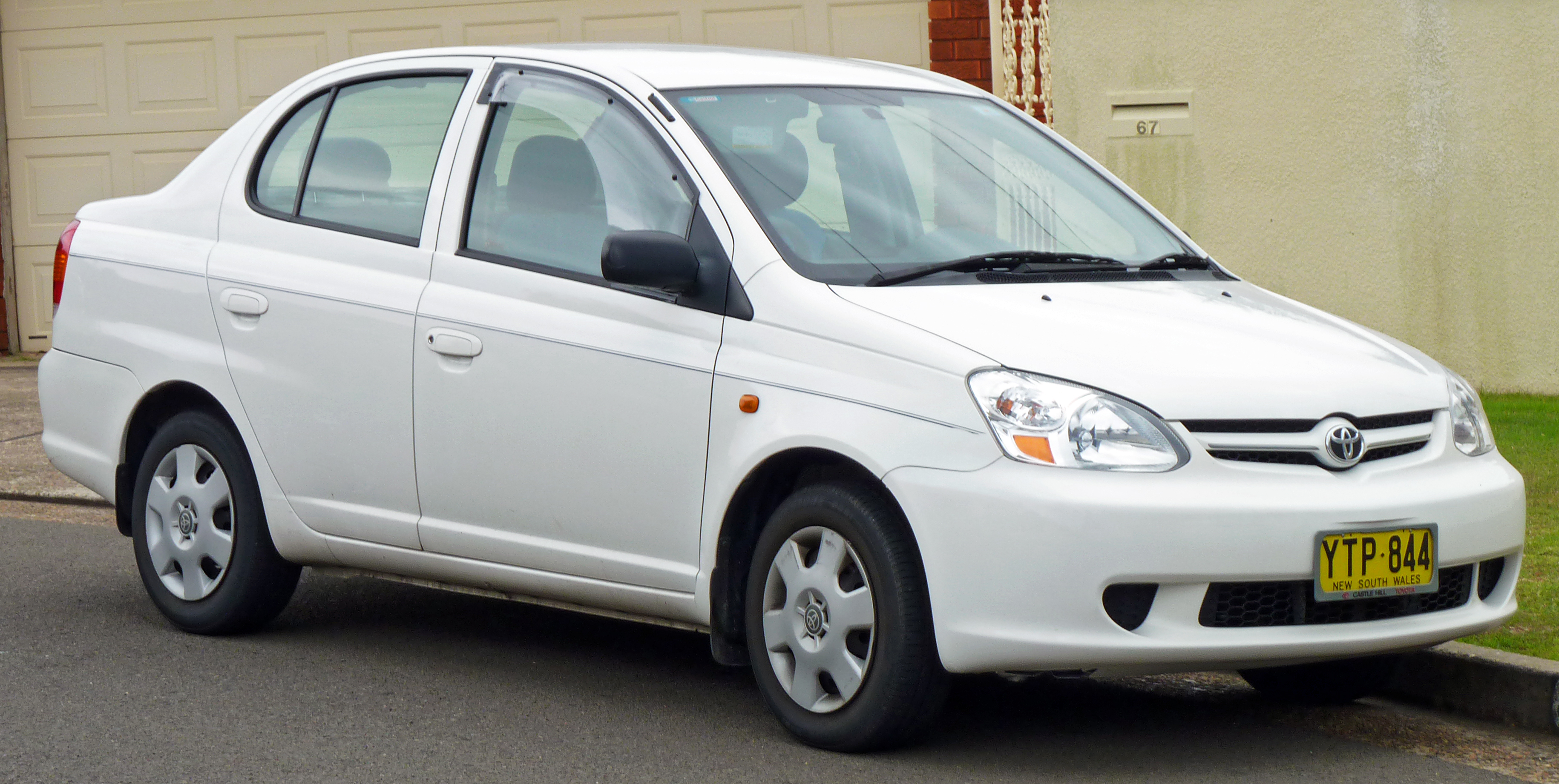 Toyota Echo 1999 - 2005 Sedan #1