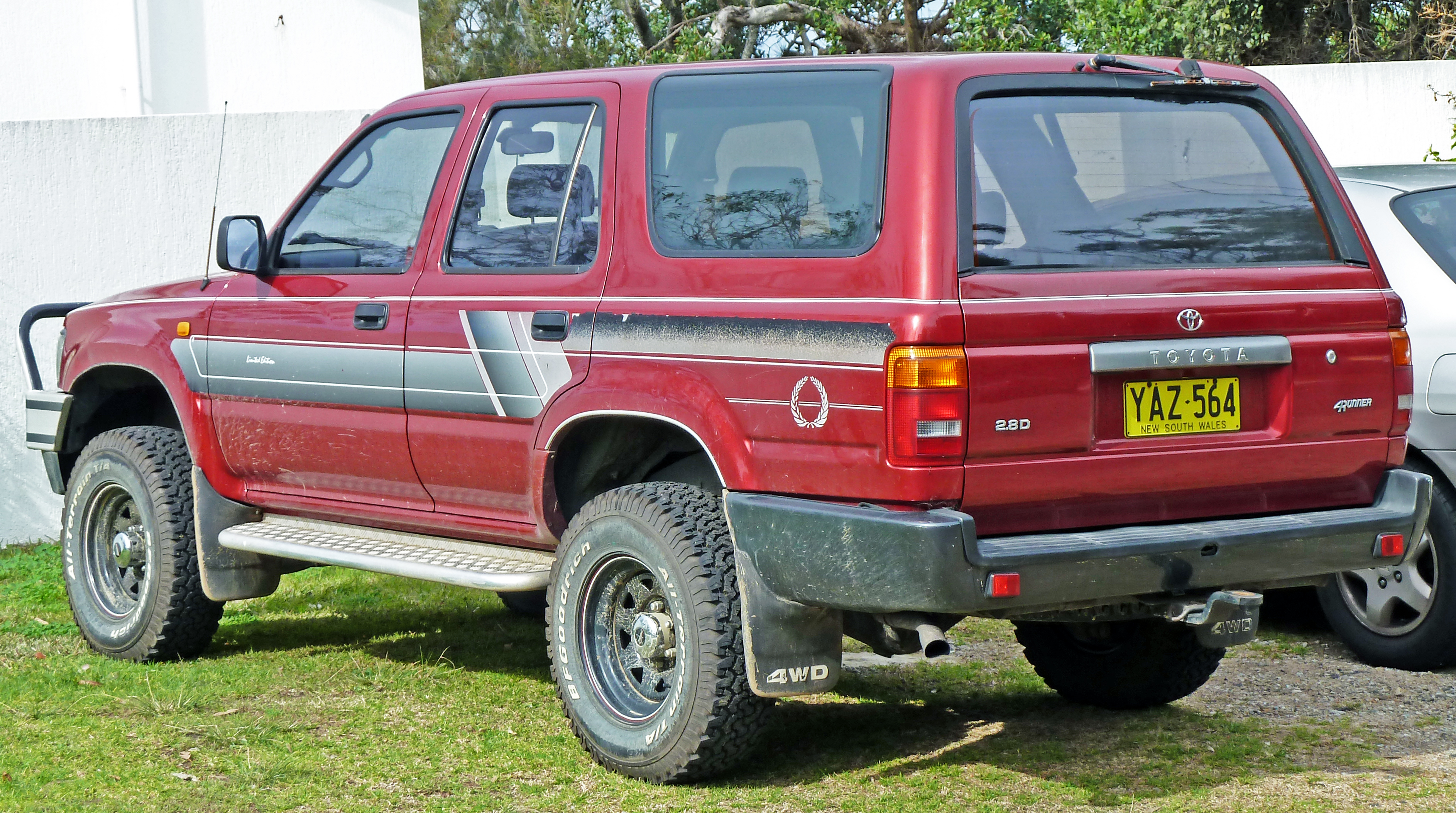 Toyota Hilux Surf I 1984 - 1989 SUV 3 door #1