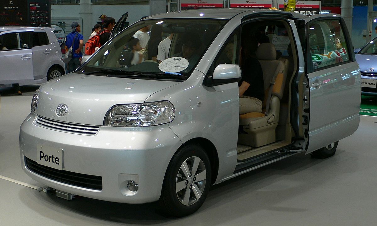 Toyota Porte I 2004 - 2012 Compact MPV #8