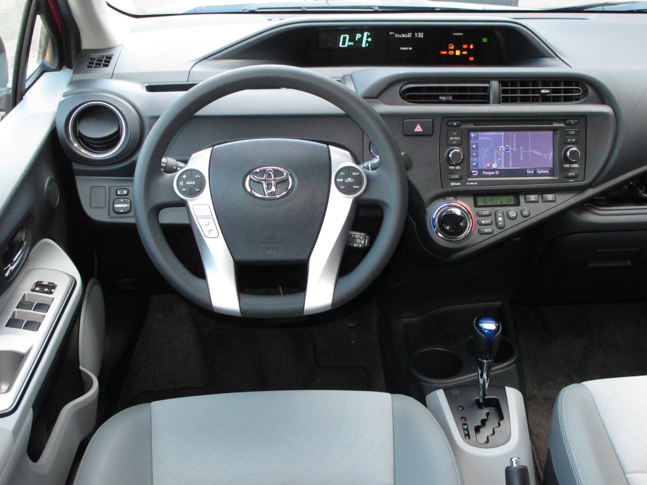 Toyota Prius C I 2011 2015 Hatchback 5 Door Outstanding