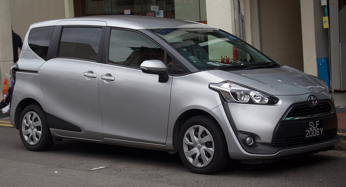 Toyota Sienta I Restyling 1 2006 - 2010 Compact MPV #1