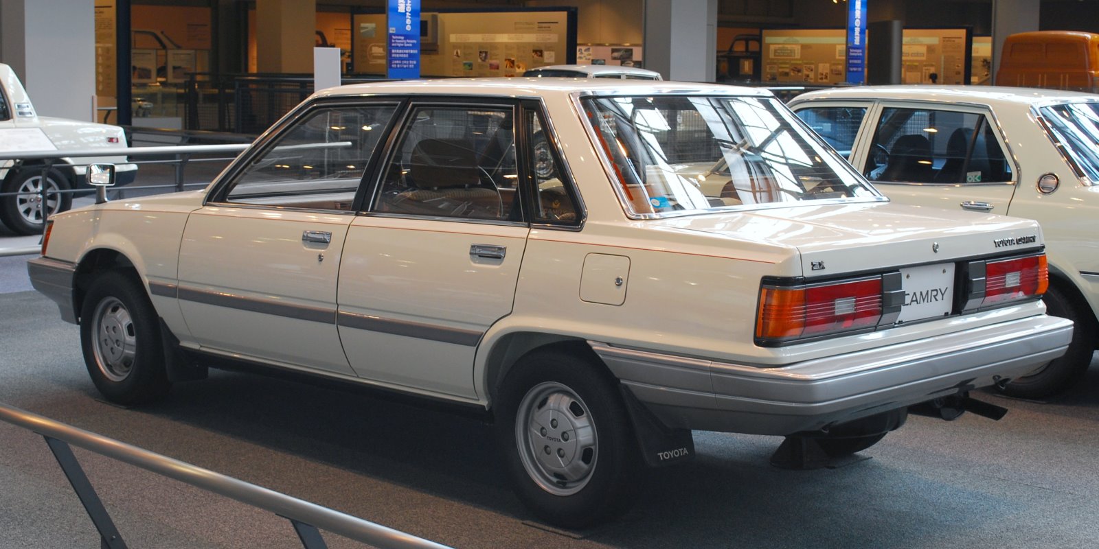 Toyota Vista I (V10) 1982 - 1986 Sedan #6