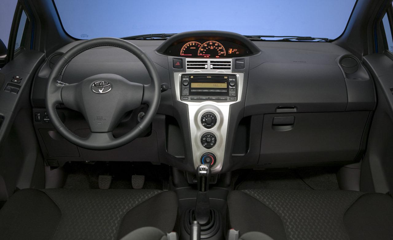 Toyota Yaris II Restyling 2009 - 2011 Sedan #7