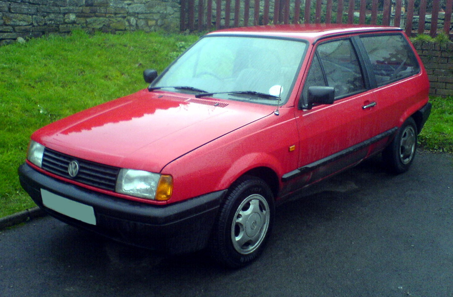 Volkswagen Polo II Restyling 1990 - 1994 Hatchback 3 door #2