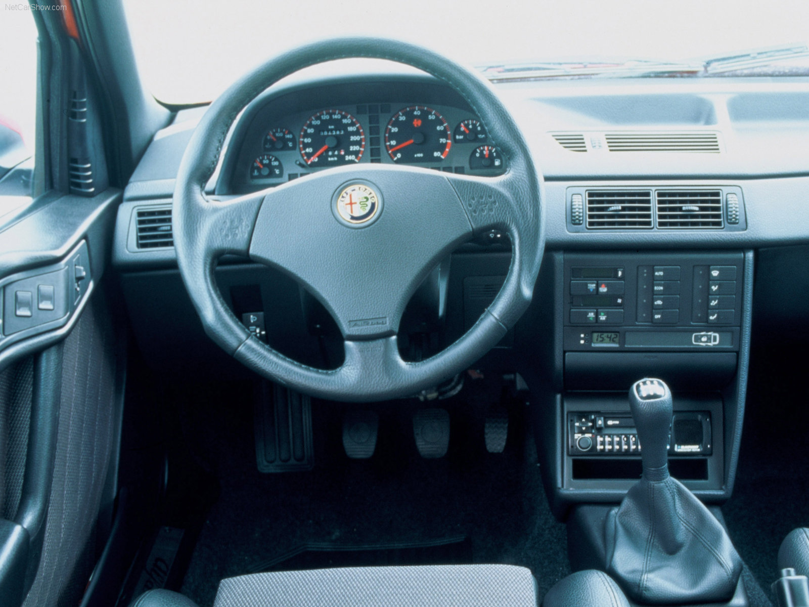 Alfa Romeo 155 I 1992 - 1995 Sedan #6