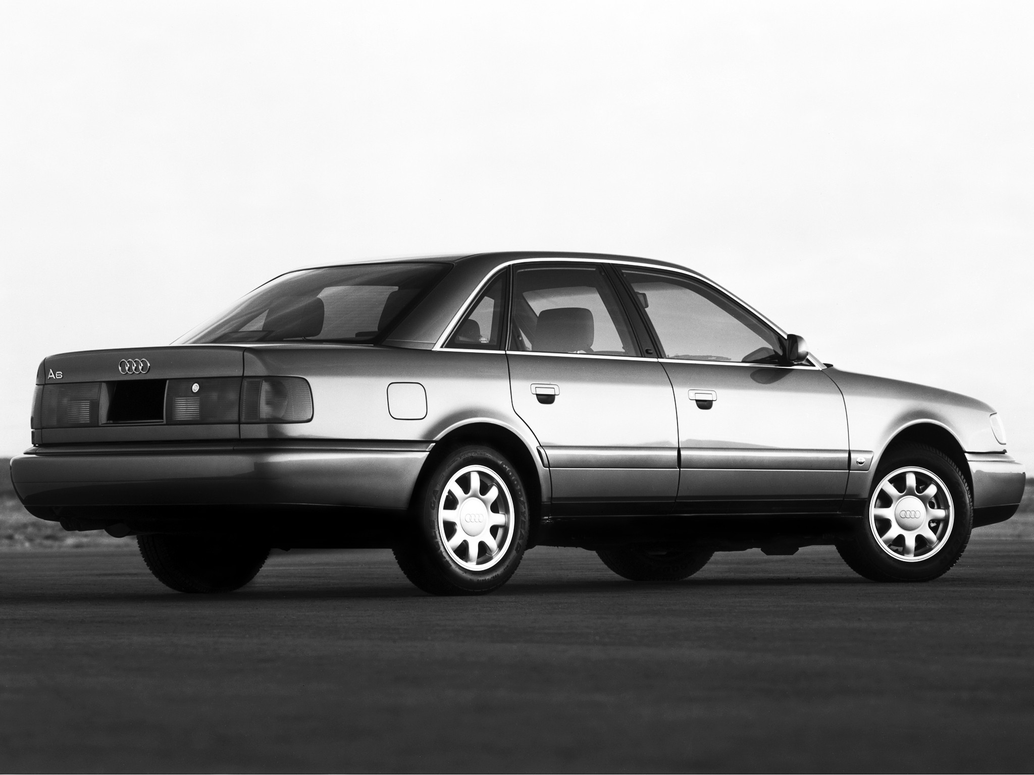 Audi A6 I (C4) 1994 - 1997 Sedan #3