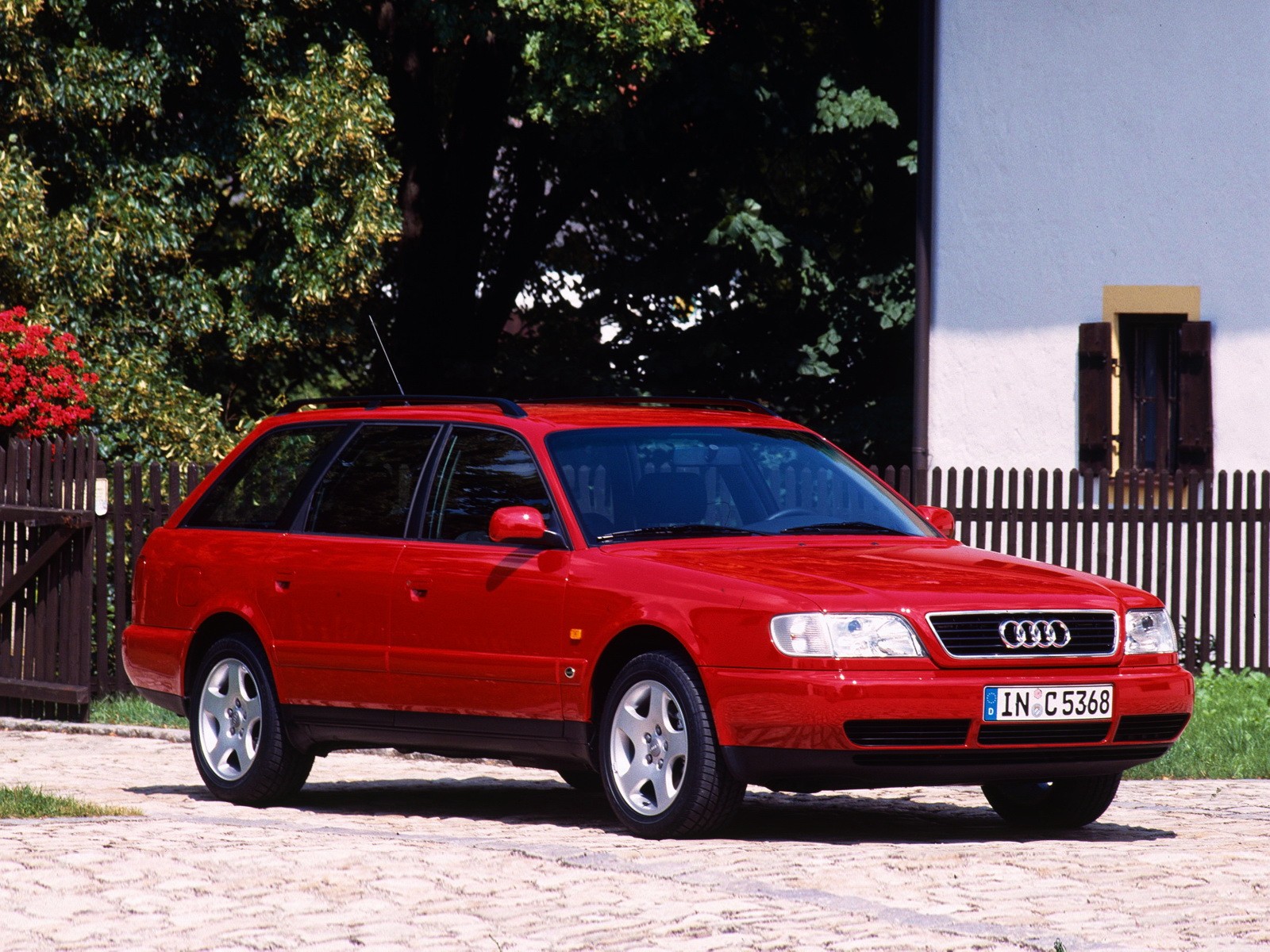 Audi A6 I (C4) 1994 - 1997 Sedan #2