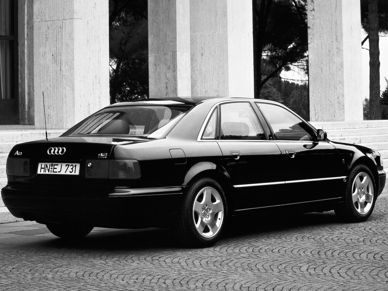 Audi A8 I (D2) 1994 - 1998 Sedan #1