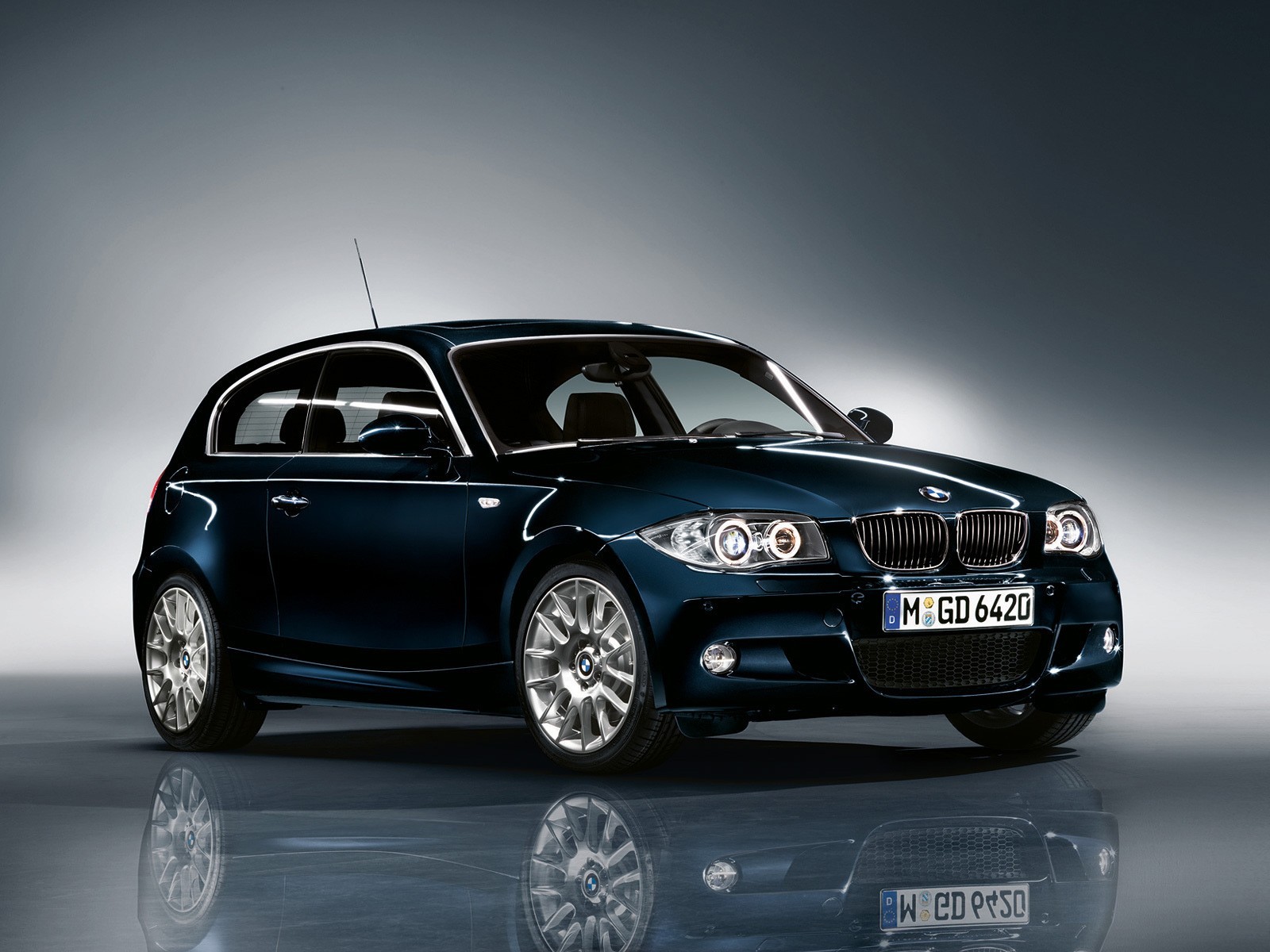 BMW 1 Series I (E81/E82/E87/E88) Restyling 2007 - 2011 Hatchback 3 door #1
