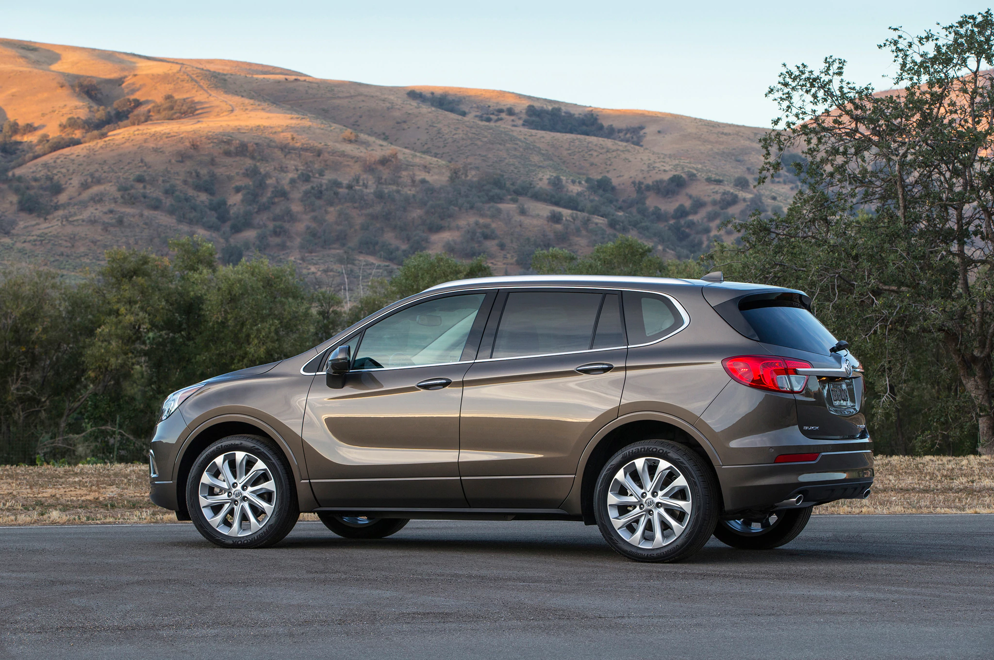 Buick Envision 2016 - now SUV 5 door #3