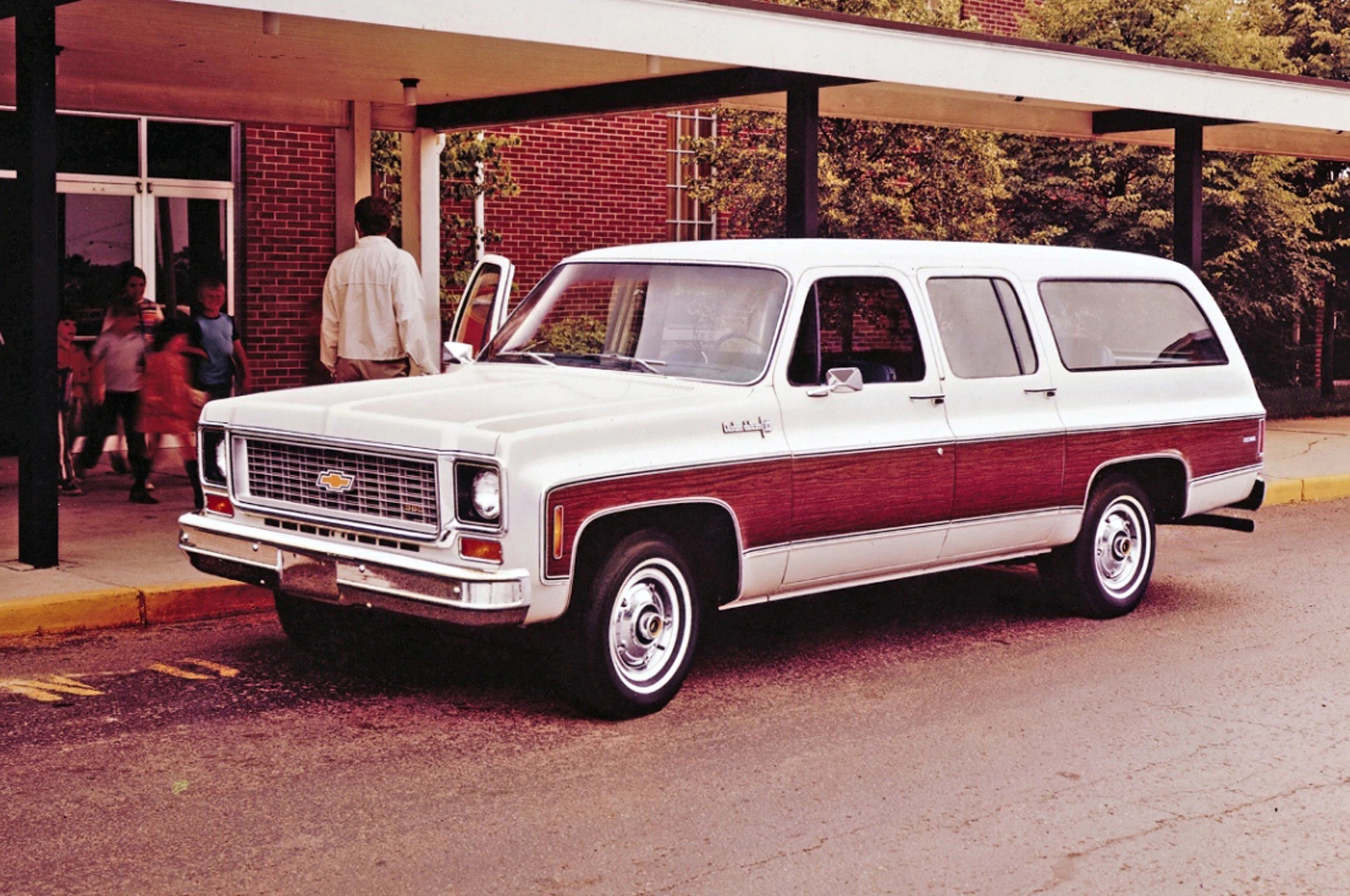 Chevrolet Suburban VIII 1973 - 1991 SUV 5 door #2