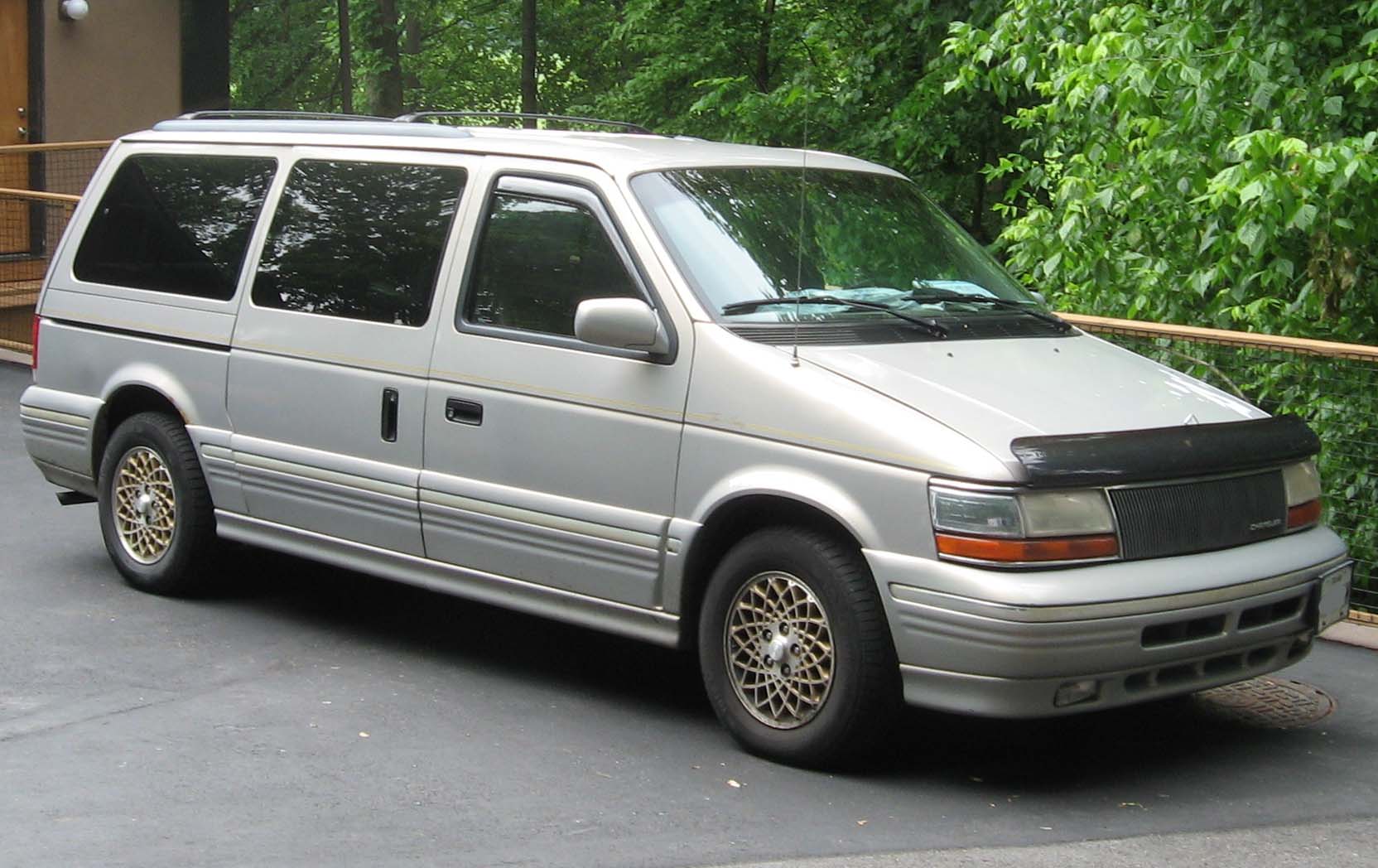 Chrysler Town & Country II 1990 - 1995 Minivan #4