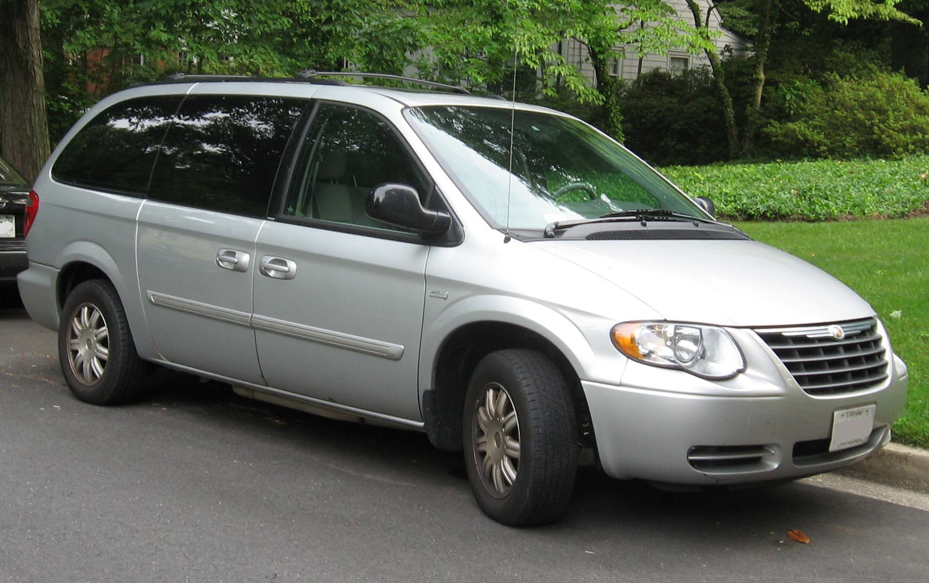 Chrysler Town & Country IV 2000 - 2004 Minivan #6
